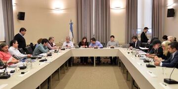 Alejandro Finocchiaro en la negociación con los docentes universitarios\u002E (Twitter/@alefinocchiaro)