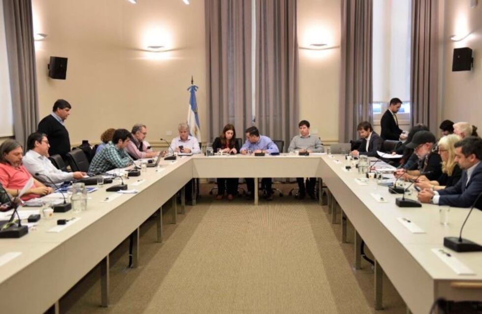 Los docentes universitarios aceptaron el aumento salarial propuesto por el Gobierno