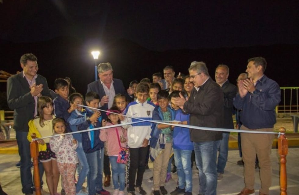 El gobernador inauguró obras y anunció la pavimentación del tramo Singuil-Aconquija de la Ruta N°1