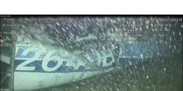 EPA707\u002E CANAL DE LA MANCHA, 04/02/2019\u002E- Imagen que muestra los restos del avión N264DB en el que viajaba el futbolista argentino Emiliano Sala, este lunes en el fondo del Canal de la Mancha\u002E Un vídeo submarino de los escombros del avión privado en el que viajaba Sala, muestra a un \