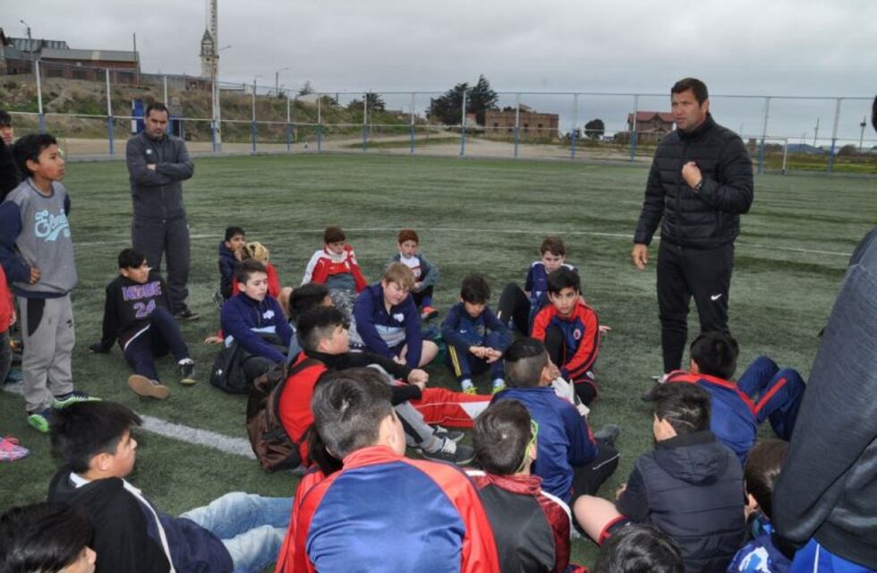 Las Heras: Charla de Fútbol Rubén "mago" Capria