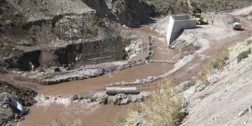En plena cordillera malargüina, sobre el río Grande, está proyectado la presa Portezuelo del Viento\u002E