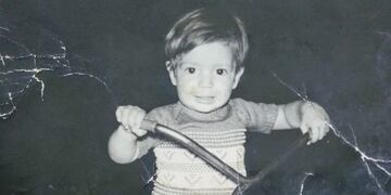 La foto retro de una famosa conductora generó una revolución en Twitter: "Fui un niño muy feliz"