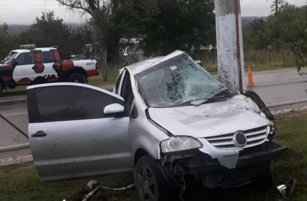 San Lorenzo: joven chocó una columna de alumbrado y luego una de alta tensión