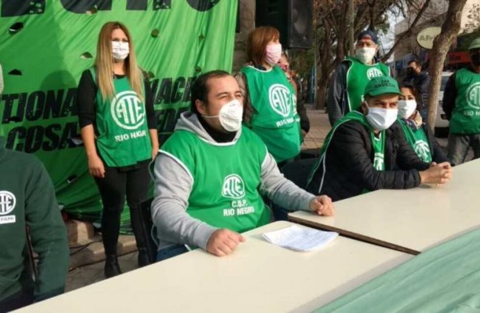 Consideran que el Ingreso Familiar de Emergencia debe transformarse en un salario universal