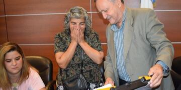 La mujer se emocionó hasta las lágrimas\u002E