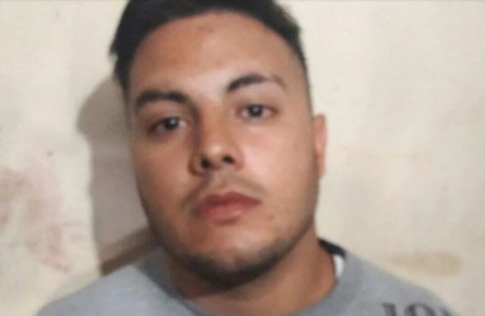 Un hombre discutió con su novia y le cortó la cara con una botella