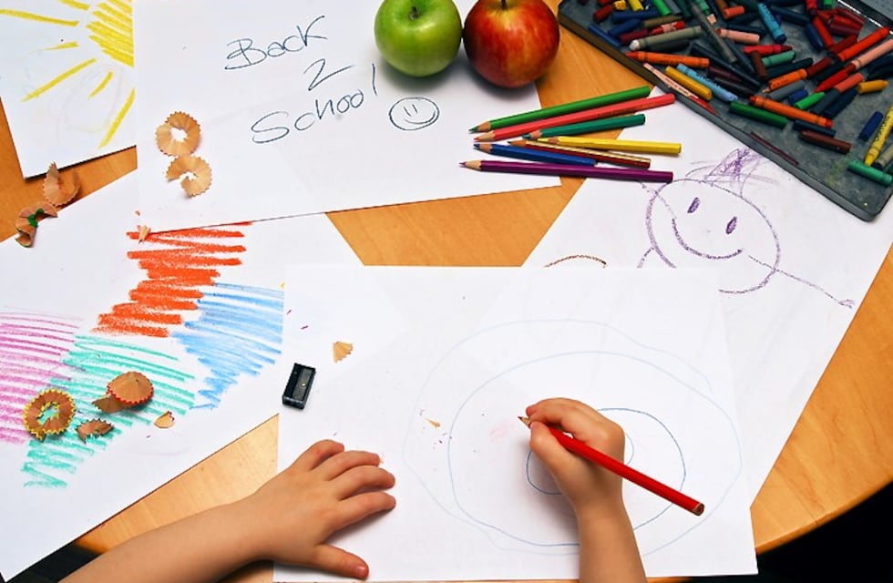 Colaborá con útiles y llevate una entrada para el teatro ¡de regalo!