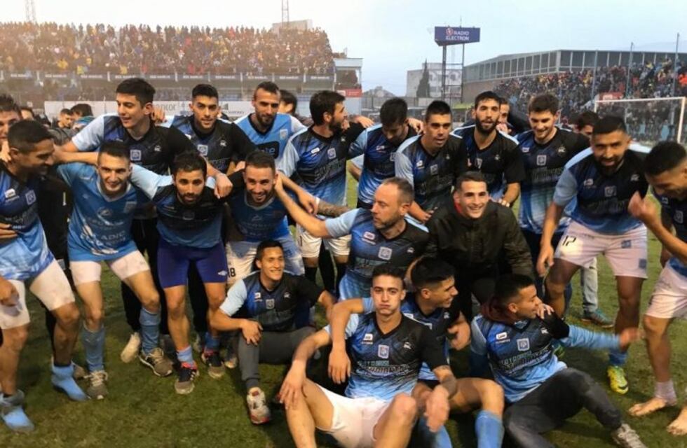 El gobernador Schiaretti saludó a Estudiantes de Río Cuarto por el logro de subir a la B Nacional