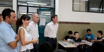 DYN40, BUENOS AIRES 23/02/17, EL JEFE DE GOBIERNO DE LA CIUDAD DE BUENOS AIRES, HORACIO RODRu00cdGUEZ LARRETA, VISITu00d3 ESTE JUEVES A ALUMNOS DE 1u00b0 Au00d1O DE LA ESCUELA Tu00c9CNICA Nu00daMERO 25, UBICADA EN EL BARRIO DE BALVANERA, QUE REALIZAN EL CURSO DE ARTICULACIu00d3N ANT