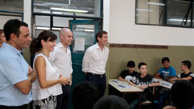 DYN40, BUENOS AIRES 23/02/17, EL JEFE DE GOBIERNO DE LA CIUDAD DE BUENOS AIRES, HORACIO RODRu00cdGUEZ LARRETA, VISITu00d3 ESTE JUEVES A ALUMNOS DE 1u00b0 Au00d1O DE LA ESCUELA Tu00c9CNICA Nu00daMERO 25, UBICADA EN EL BARRIO DE BALVANERA, QUE REALIZAN EL CURSO DE ARTICULACIu00d3N ANT