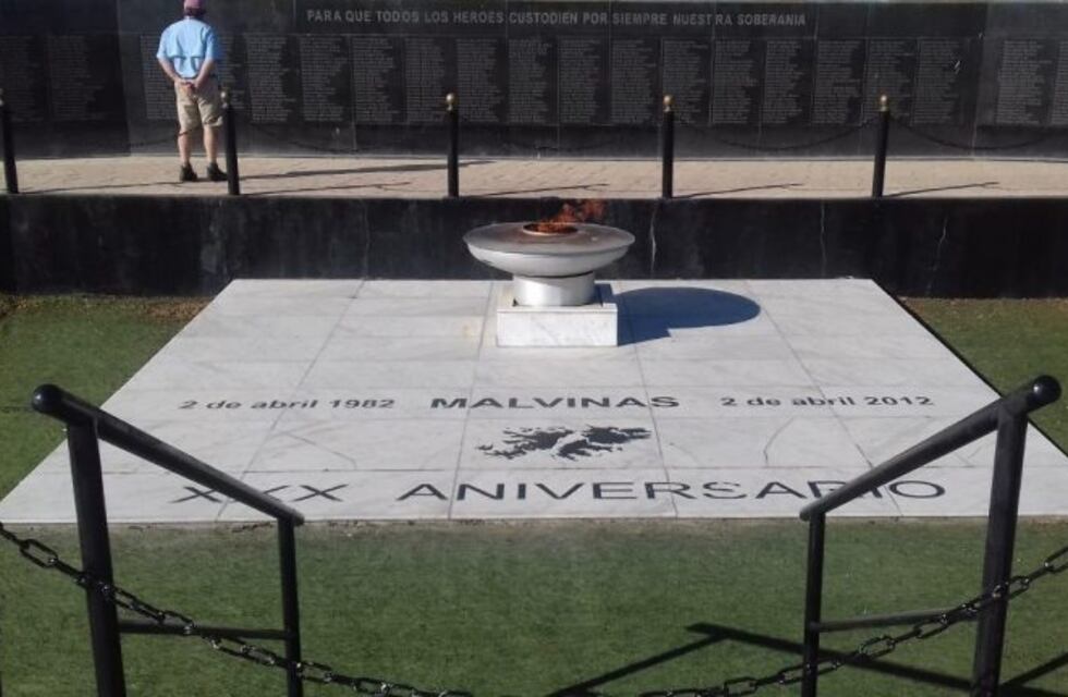 Se colocaron luminarias de led en la Plaza Malvinas