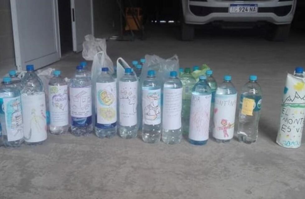 Conmovedor: alumnos de un colegio de Córdoba, entregaron donaciones con mensajes de gratitud para los bomberos de Malagueño