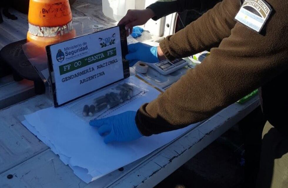 Detuvieron a un joven que transportaba en su estómago más de 80 cápsulas de cocaína