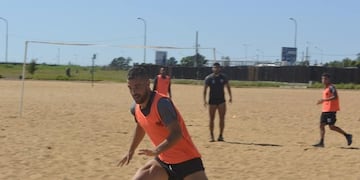 Crucero entrena en las arenas de La Mansa sobre el Paraná\u002E (Club Crucero)
