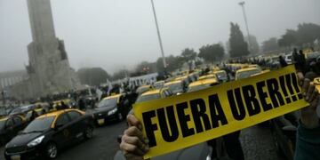 Protesta de taxistas rosarinos contra Uber
