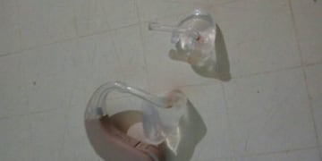 Tiene dos años, perdió sus audífonos e inició una campaña en las redes para recuperarlos\u002E (Facebook)\u002E