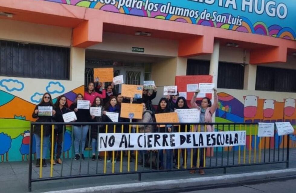 Docentes, padres y alumnos piden que no cierre su colegio en San Luis