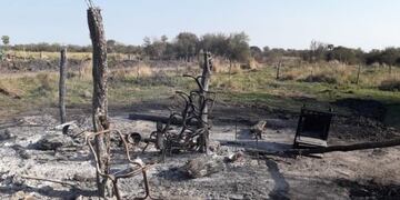 Murieron dos hombres calcinados al incendiarse sus viviendas en el norte santafesino