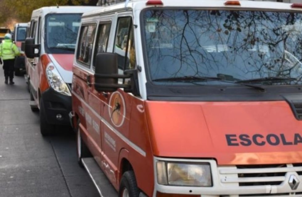 Autorizan a transportes escolares para realizar fletes y delivery