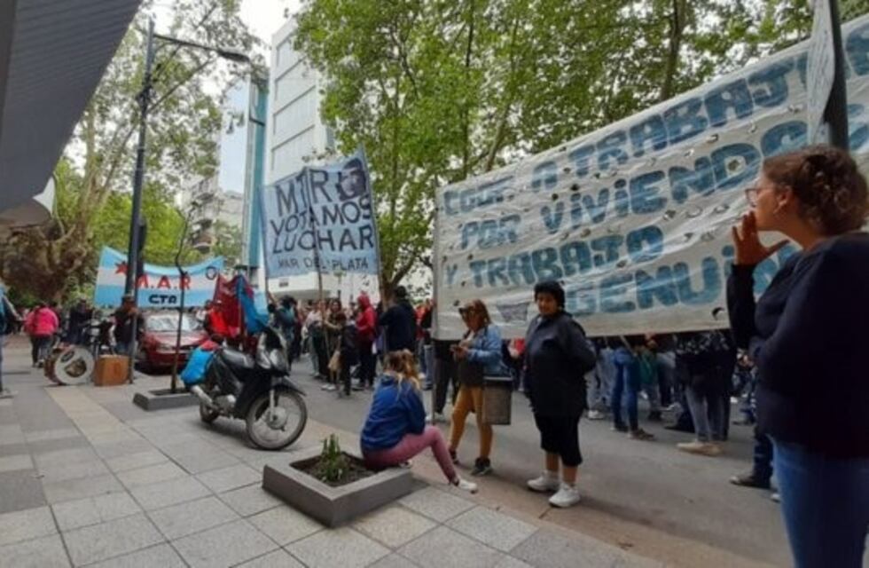 Movimientos sociales realizaron un corte en el centro de Mar del Plata: piden empleo