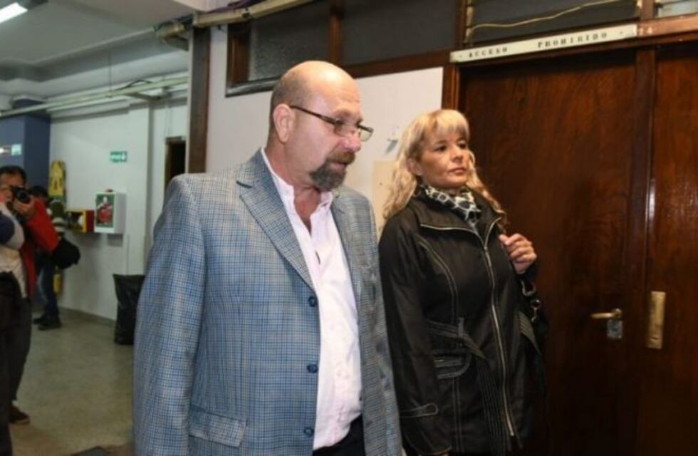 A Luis Lobos le embargaron su casa y un departamento