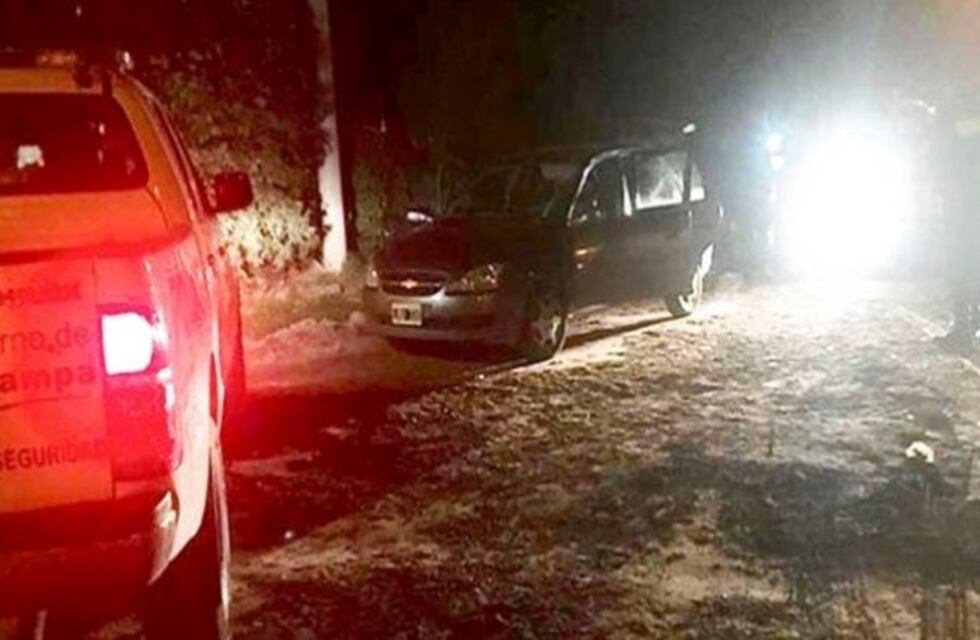 Detuvieron en General Acha a una mujer que llevaba al amante escondido en el baúl del auto