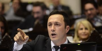 Luis Petri.