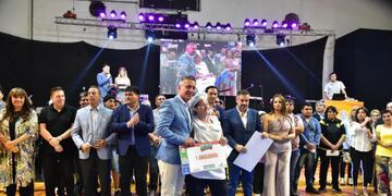 Arcioni participó de la entrega de elementos\u002E