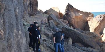 Horror en Deseado: Hallaron una campera y una remera con sangre