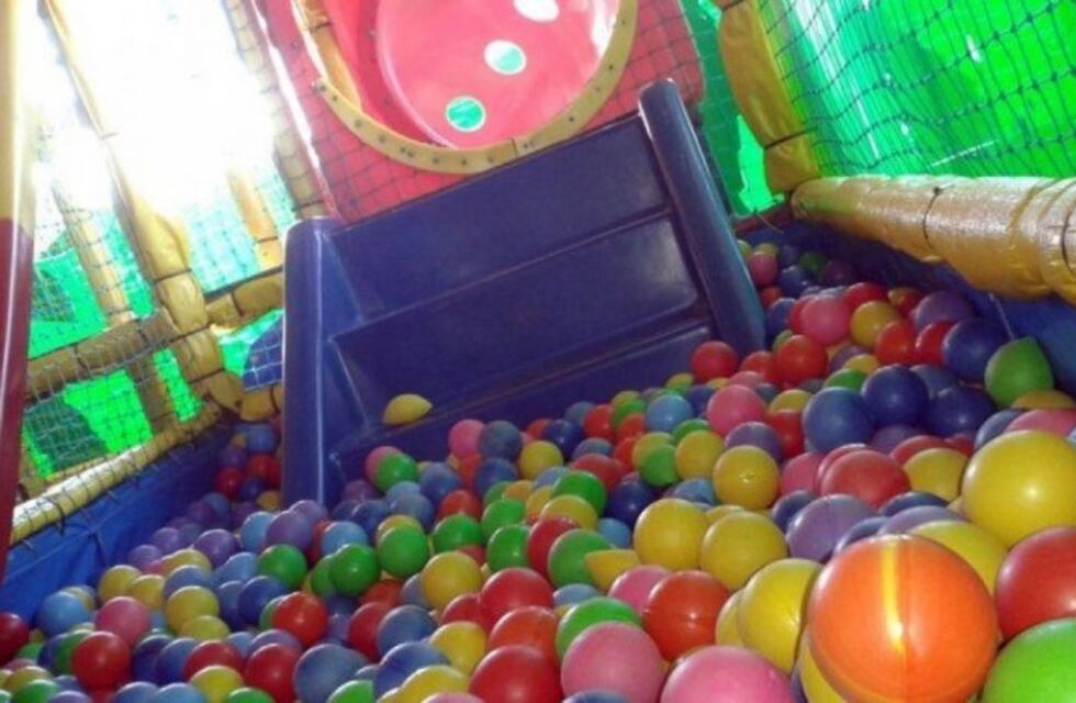 En Maipú detectaron varios cumpleaños, uno en un pelotero