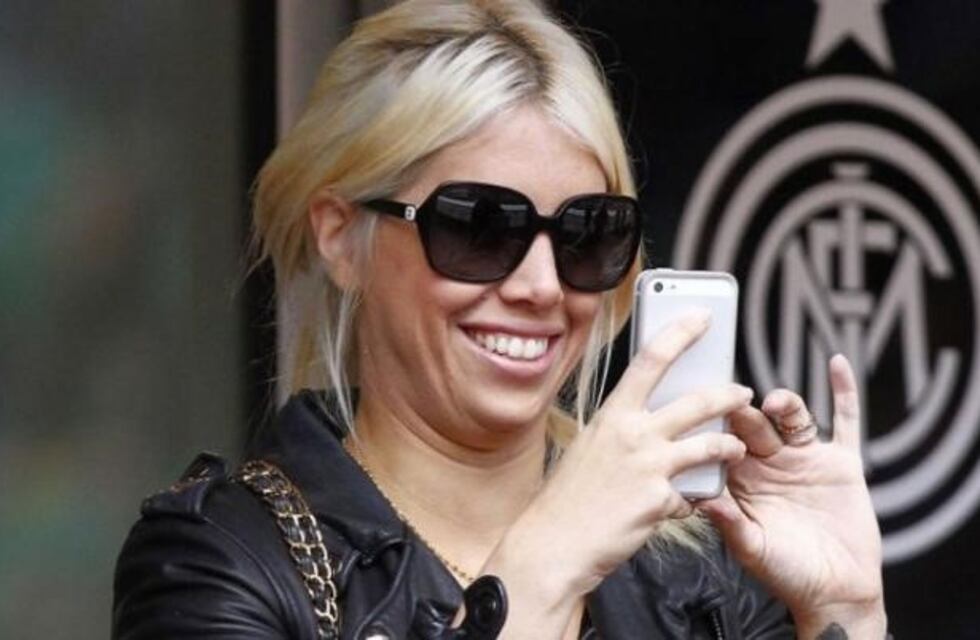 Wanda Nara exhibió su flamante auto a pura sensualidad: "Rock & Rolls"