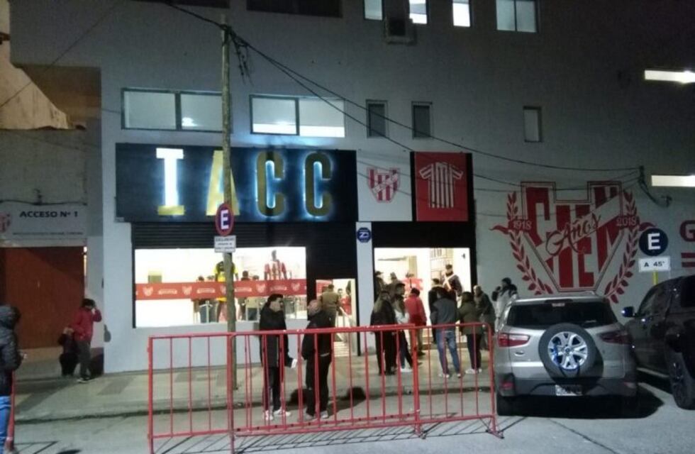 El partido de Instituto arrancó más tarde porque se demoró el árbitro