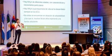 Desarrollo Social presentó el programa de acompañamiento para jóvenes sin cuidados parentales\u002E (Web)\u002E