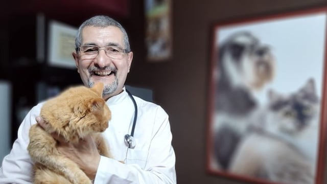 Médico veterinario Ricardo González