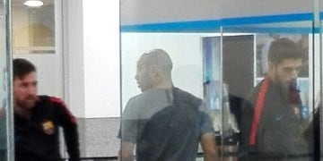 El trío desembarcó vestido con ropa de entrenamiento\u002E (El Ciudadano)