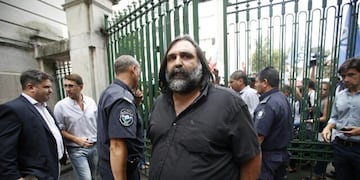 DYN200, LA PLATA, 03/03/2017, EL GREMIALISTA ROBERTO BARADEL LLEGA PARA LA REUNION CON LAS AUTORIDADES DE GOBIERMO. FOTO:DYN/SALVADOR SANTIAGO.