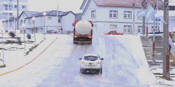 Limpieza por el Municipio de  nieve y hielo en Río Grande TDF