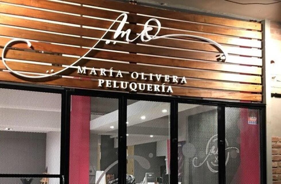 Es peluquera y los jueves ofrece un corte de cabello a cambio de abrigos o alimentos
