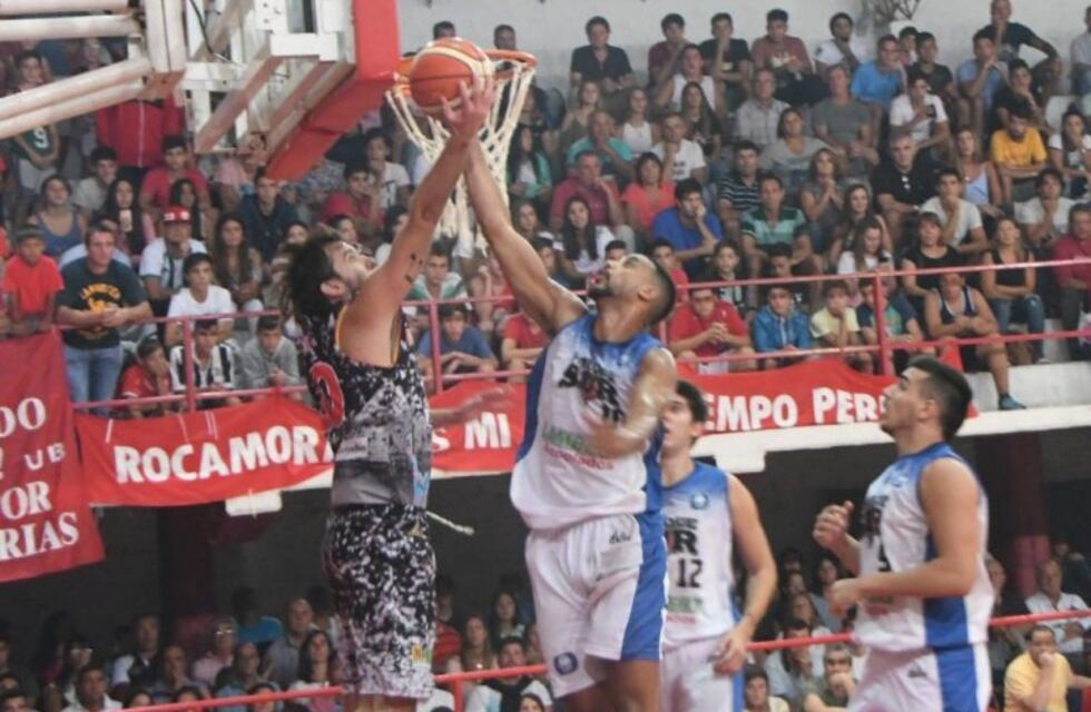 Manuel Olocco la rompió con 21 puntos en la derrota de Rocamora