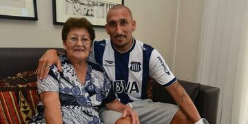 Pablo Guiñazú con su mamá Gladys\u002E