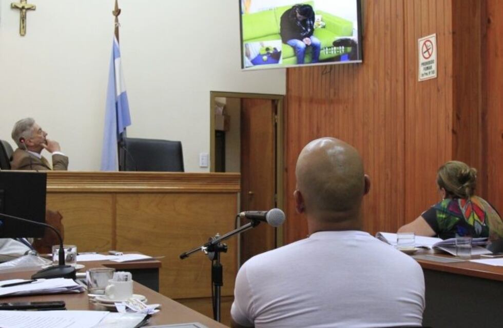 Manoseó a una hijastra y a otra la violó: le dieron 18 años de prisión