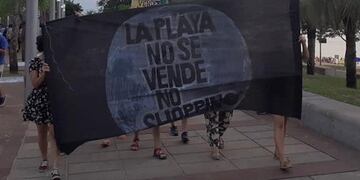 Reclaman para evitar la privatización de las playas públicas en Corrientes\u002E (Web)\u002E