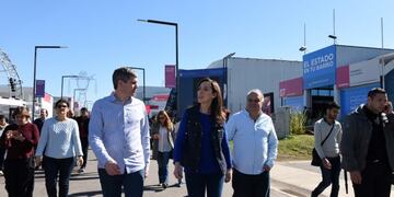 DYN06, BUENOS AIRES 06/08/2016, EL JEFE DE GABINETE DE LA NACIÓN, MARCOS PEÑA, LA GOBERNADORA DE LA PROVINCIA DE BUENOS AIRES, MARÍA EUGENIA VIDAL, Y EL TITULAR DEL SISTEMA FEDERAL DE MEDIOS Y CONTENIDOS PÚBLICOS, HERNÁN LOMBARDI, VISITARON HOY TECNOPÓLIS, LA MUESTRA DE CIENCIA, ARTE Y ENTRETENIMIENTO\u002EFOTO:DYN/PRESIDENCIA\u002E buenos aires maria eugenia vidal hernan lombardi gobernadora de la provincia de buenos aires visita la muestra de tecnopolis