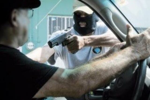 Un hombre de 42 años fue interceptado en su camioneta y, tras amenazarlo, le robaron 300.000 pesos en Fray Luis Beltrán (Maipú). Foto: Imagen ilustrativa