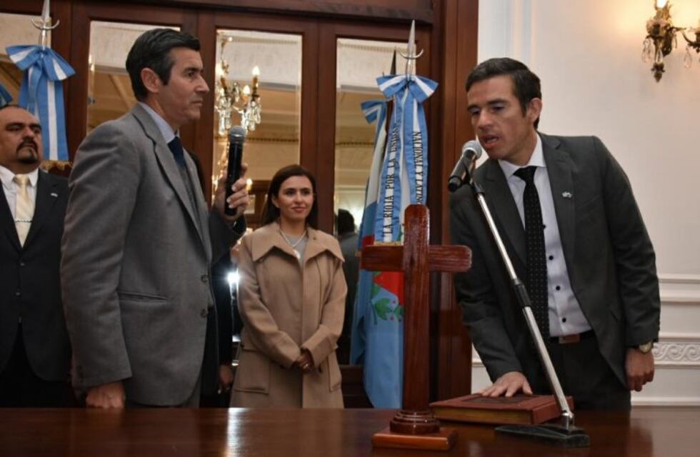 Moriconi tomó juramento al nuevo Secretario de Gobierno y Justicia