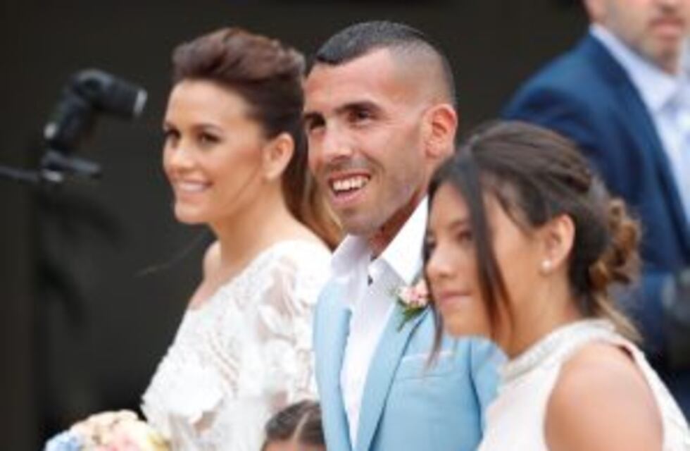 Milanesas con puré y pastel de papas, el menú popular en la lujosa boda de Carlos Tevez