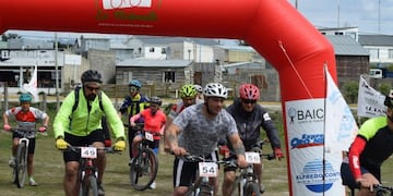Largada competencia mayores mountain bike Tolhuin, Tierra del Fuego