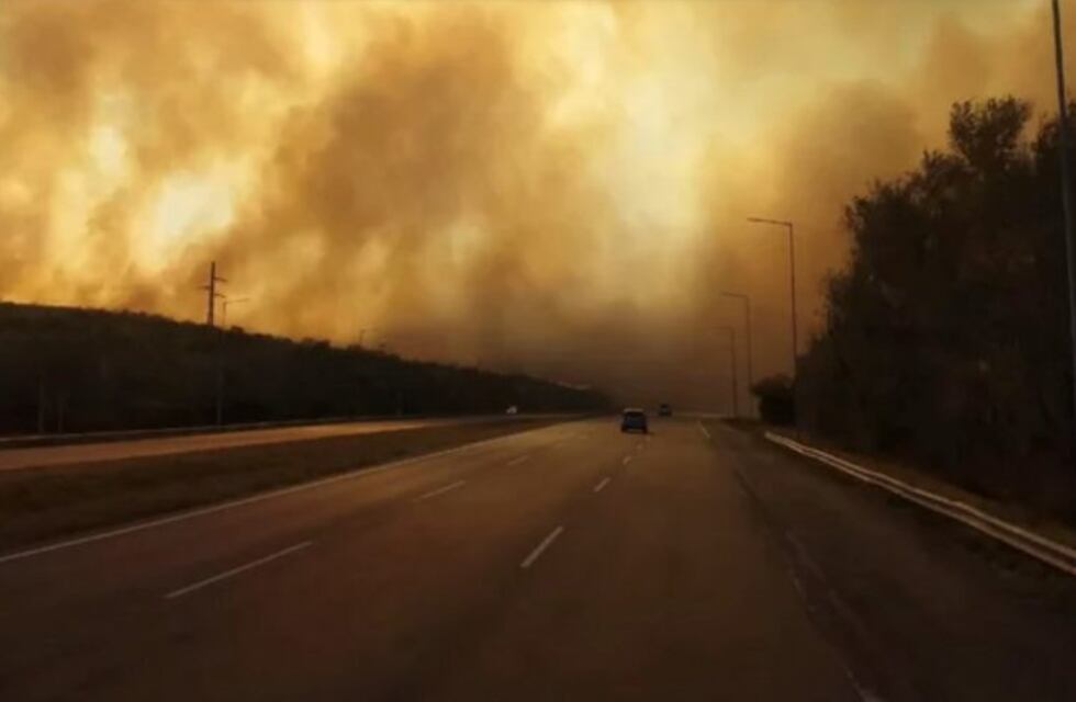 Corte total en la ruta Córdoba-Carlos Paz por un incendio