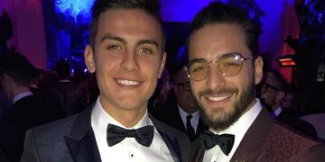 Maluma y Dybala en un evento en Italia\u002E